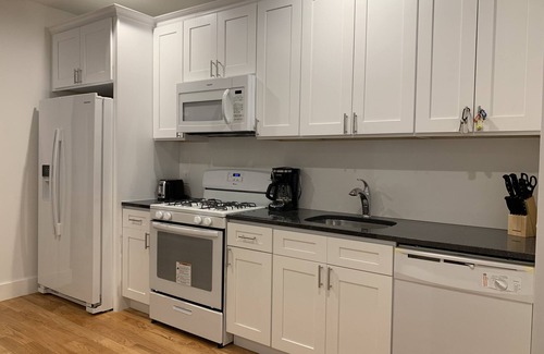 Crown Heights Apartment | Newly Renovated 9 Bed 4 Full Bath 3000 SF Spacious Apartment