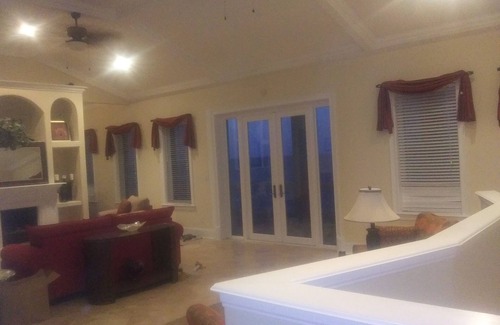 Rokers Point House | NEWLY RENOVATED!! AND DIRECTLY ON THE BEACH🌴..... Shelter In Place