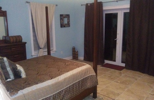 Rokers Point House | NEWLY RENOVATED!! AND DIRECTLY ON THE BEACH🌴..... Shelter In Place