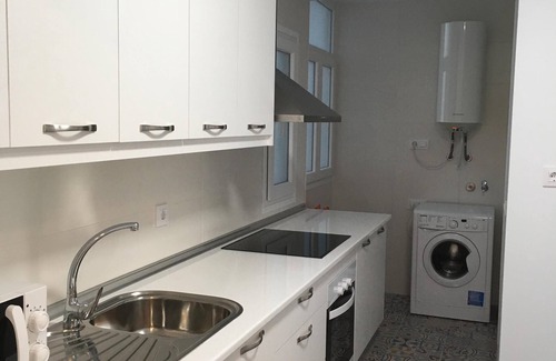 Almeria Condo | Newly renovated apartment 5 minutes from the beach with wifi and AACC.
