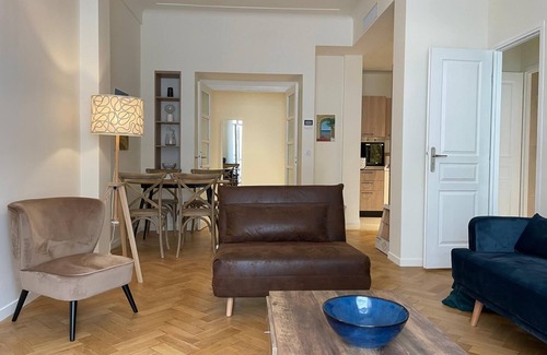 Thiers Apartment | Newly renovated apartment in Nice- with AC and 10 min walk to the beach!