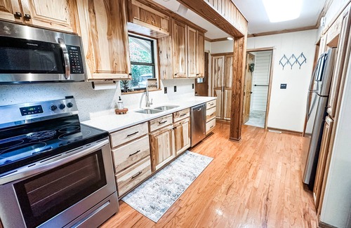 Clifftops Cabin | - NEWLY RENOVATED - cabin in gated, mountain community ~ sleeps 6 ~ wifi