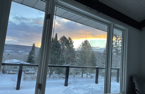 Kimberley Ski Chalet | Newly Renovated Chalet in Beaver Valley, close to many Ski Hills!