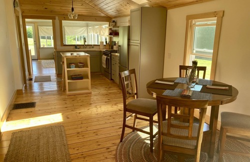 Friendship House | Newly renovated Cottage