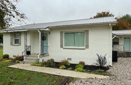 Decherd Apartment | Newly Renovated Cozy Place Minutes From The Lake