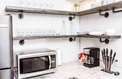University District Apartment | Newly Renovated(D) OSU/Central ❤Near EVERYTHING!