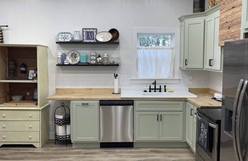 Loris Other | Newly renovated farmhouse less than 30 minutes to Myrtle Beach!
