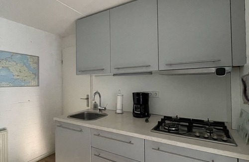 Bruinisse House | Newly renovated FH, WLAN, family-friendly, dishwasher, fireplace, bicycles