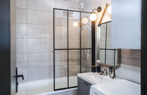 Ferney-Voltaire Apartment | Newly renovated apartment, quiet and bright, 10 minutes from Geneva airport.