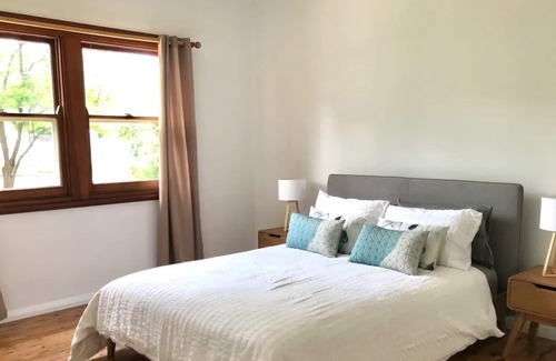 East Tamworth House | Newly renovated home 3min walk from the CBD