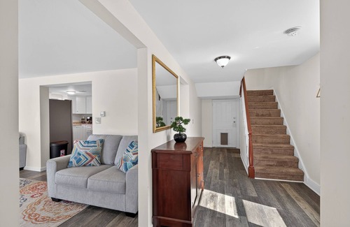 Middletown House | Newly Renovated Historic Middletown Home 15 min to Harris-Hershey!