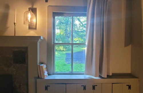 Sandyston House | Newly Renovated Historic Farmhouse on a quiet Country Lane