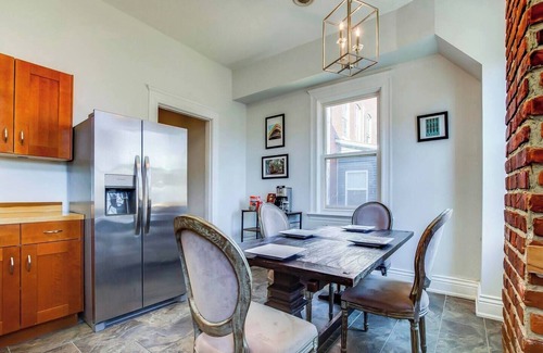 Bonnycastle House | Newly Renovated Home with King Bed, walk to restaurants, shops, and nightlife. Private Fenced Backyard, Hot Tub & Playground