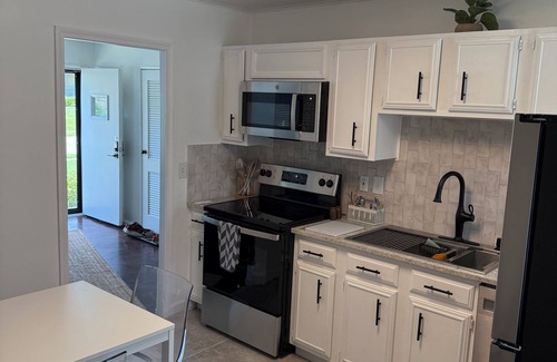 Northside House | Newly Renovated Modern 3-Bedroom Entire House - Cincinnati