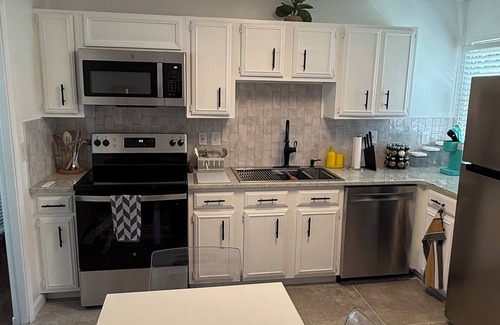 Northside House | Newly Renovated Modern 3-Bedroom Entire House - Cincinnati