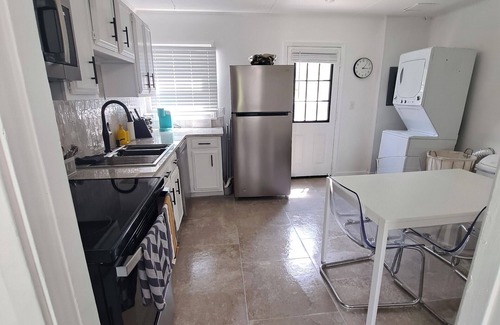 Northside House | Newly Renovated Modern 3-Bedroom Entire House - Cincinnati