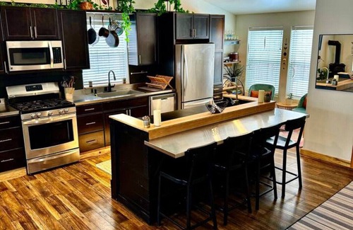 Mountain View House | Newly Renovated Modern House. Great for Families!
