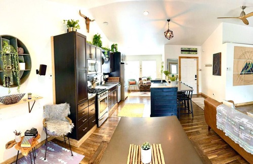 Mountain View House | Newly Renovated Modern House. Great for Families!
