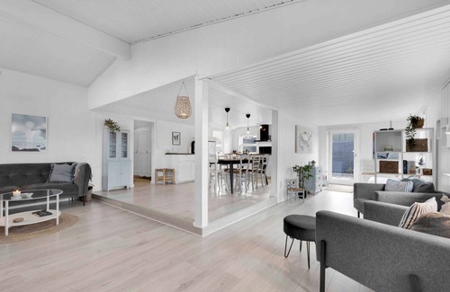 Stillinge Strand House | Newly renovated nearby beach