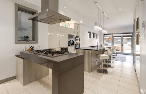 Hillhurst House | Newly Renovated Single Family Home w/Hot Tub, Garage & King Bed