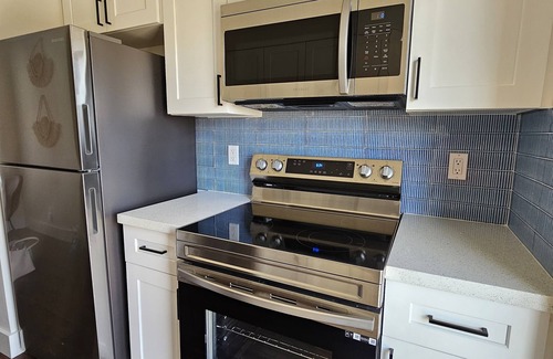 Coral Ridge Isles Apartment | Newly-Renovated, Designer Apt Close to the Beachn
