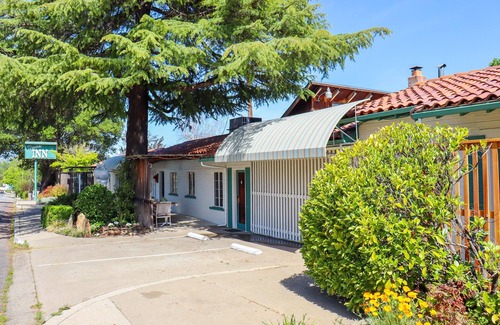 San Andreas House | Newly Renovated Warm and Cozy Lodge at Gold Country Inn