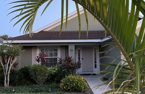 Florida Pines House | Newly Rentovated 4 bed Family villa close to all the action