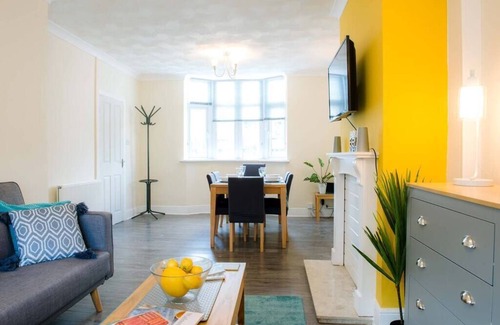 Newport House | Newport house sleeps 5, near Junction 27 on M4