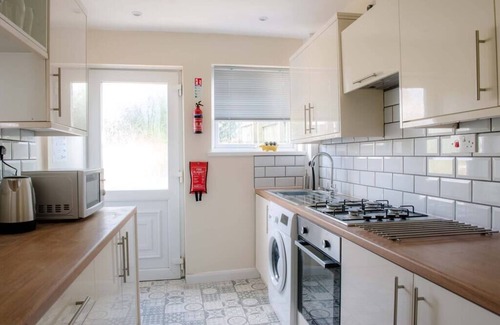 Newport House | Newport house sleeps 5, near Junction 27 on M4