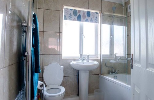 Newport House | Newport house sleeps 5, near Junction 27 on M4