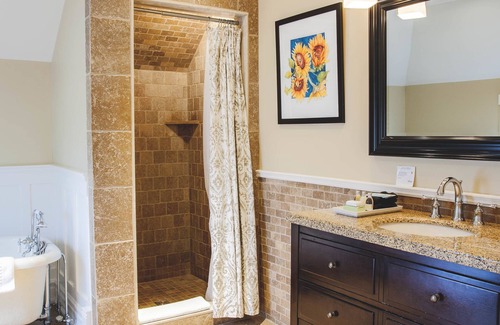 Wellington House | Newsroom Suites