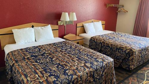 Newton Hotel | Newton Inn In Newton, KS