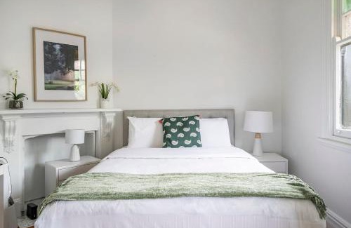 Newtown House | Newtown Nest - Chic Terrace Living off King Street