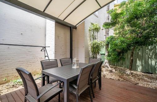 Newtown House | Newtown Nest - Chic Terrace Living off King Street