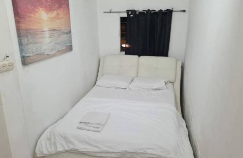 Kerem HaTeimanim Apartment | Next to Beach and Market