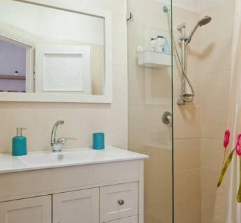 Kerem HaTeimanim Apartment | Next to Beach and Market