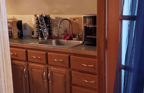 Fairbanks Apartment | Next to Pioneer Park, Chena River, Carlson Center, and bus lines.