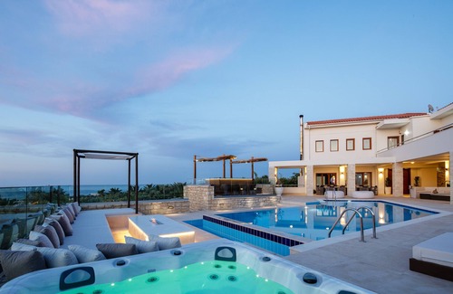 Xiro Chorio Villa | Next to the city & beach, panoramic sea views, indoor and outdoor pool