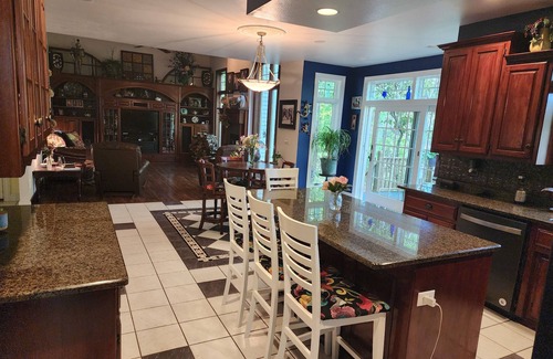 Kaukauna House | NFL Draft - 4-bedroom 2 1/2 bath estate 22 miles to Lambeau Field - Kaukauna, WI