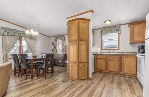 Fremont Cottage | NFL DRAFT WolfRiver Cabin C, 2-Bedrooms, Sleeps 8