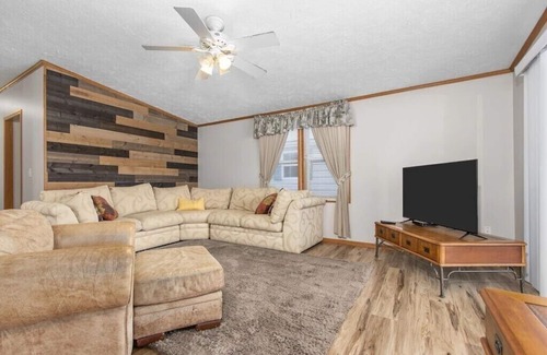 Fremont Cottage | NFL DRAFT WolfRiver Cabin C, 2-Bedrooms, Sleeps 8