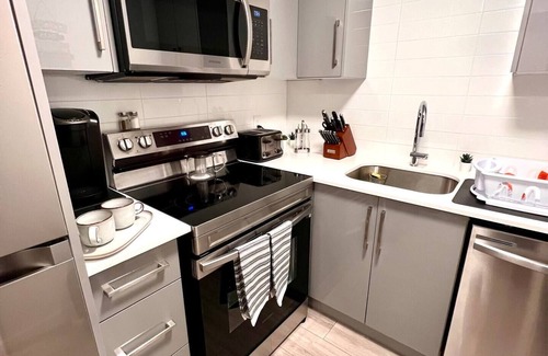 Niagara Falls House | Niagara Getaway across Fallsview! Pet-Friendly!n2-3 Min Drive to Fallsview, nn