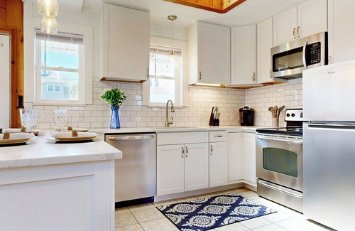Pine Point House | Niblet Cottage by Bayley Vacation Rentals