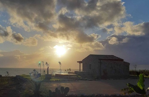 Cava dʼAliga Villa | Nica Stone Dwelling