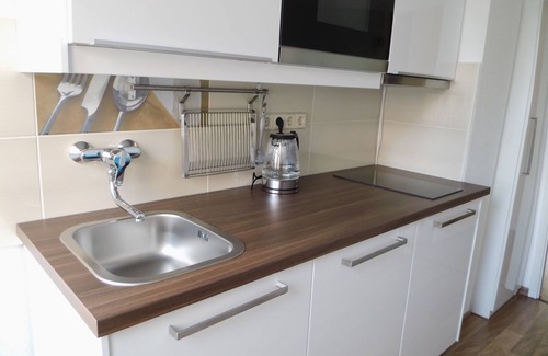 Leutzsch Apartment | Nice 2 bedroom ground floor apartment Wi-Fi