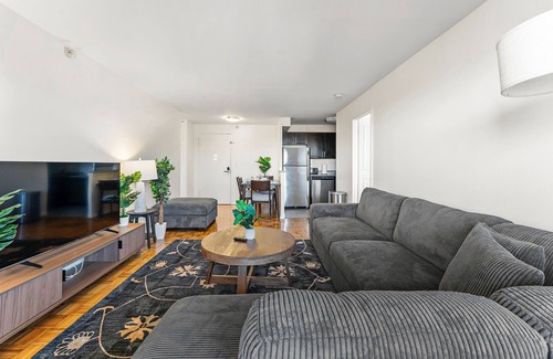 North Brookline Apartment | Nice 2bd/1.5ba near BU 8366