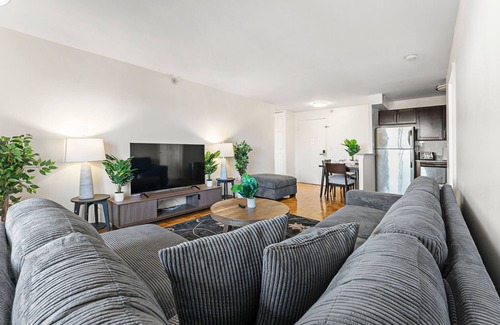 North Brookline Apartment | Nice 2bd/1.5ba near BU 8366