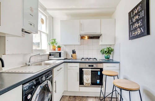St. Mary's Park Apartment | Nice 3 bed flat near Chelsea