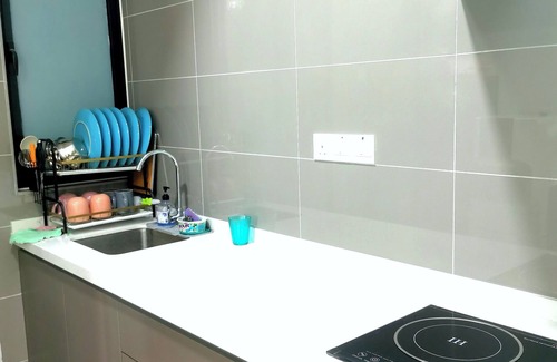 Kuala Lumpur Condo | Nice 3-bedroom condo with beautiful and fun swimming pool in North Kuala Lumpur