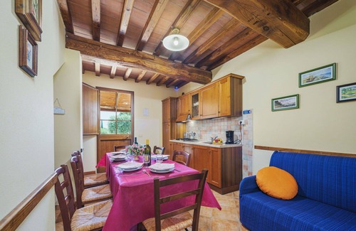 Orentano Apartment | Nice apartment for 7 guests with pool, A/C, WIFI, TV, patio and parking